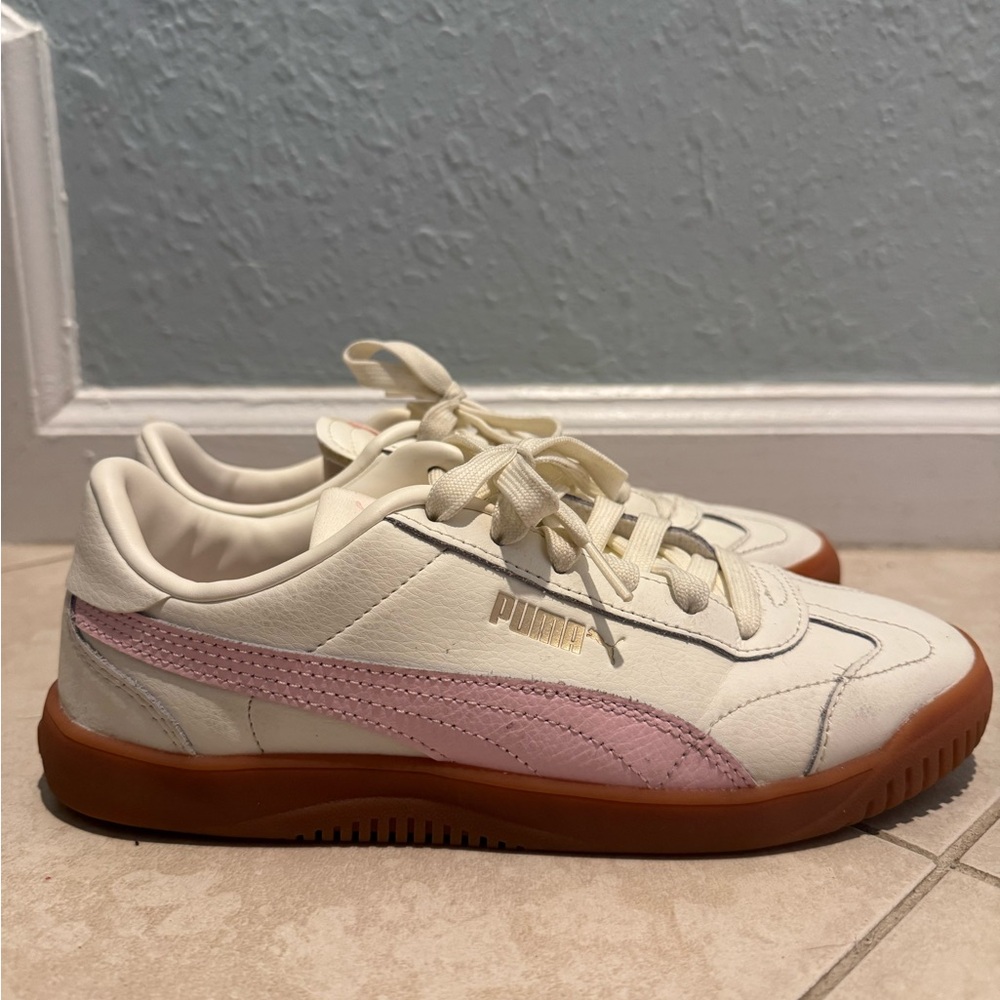 PUMA CLUB 5V5 - WOMENS Cream and Pink